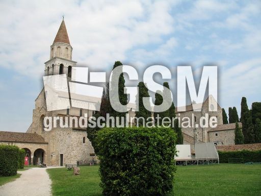 Italien Venetien Aquileia Basilica S. Maria 002.JPG
